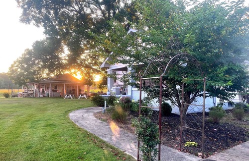 Athens House | Adorable Farmhouse Conveniently Located to Athens/Madison/Huntsville/Decatur