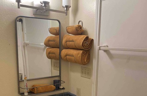 Bay Area Apartment | Adorable garage apartment close to downtown