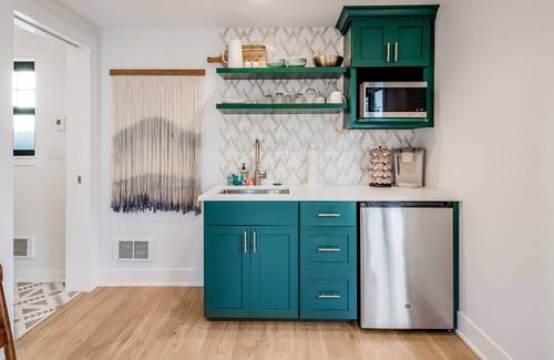 Victory Heights Apartment | Adorable ground-level guest house w/ free WiFi, a kitchenette, & shared yard