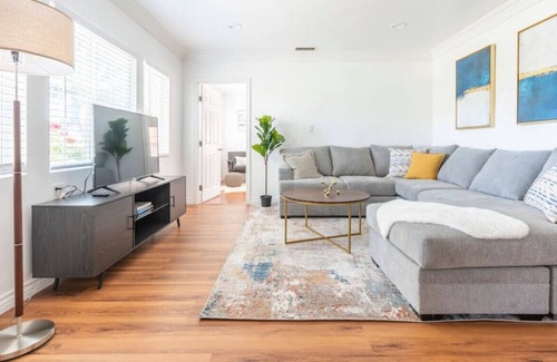 South San Gabriel House | Adorable Home Near LA: Exquisite 3-BR Haven with Royal Beds, Dual Baths, AC, Lightning-Fast Wi-Fi, Epicurean Kitchen, and Your Own Parking.