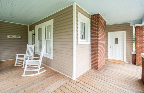 Taylorville House | Adorable home near the University of Alabama