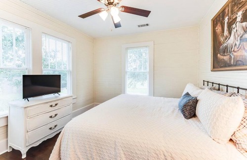 Taylorville House | Adorable home near the University of Alabama