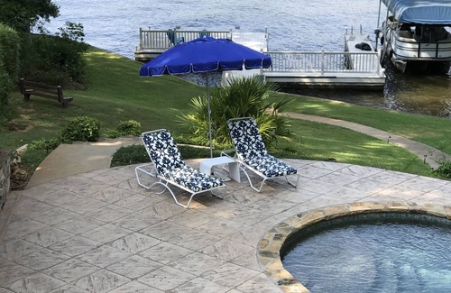Lake Oconee House | Adorable lakeside oasis on Lake Oconee with private pool and full size dock.