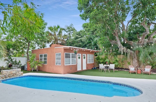 Flamingo Parks House | Adorable Lobster Cottage in Flamingo Park, Pets ok!
