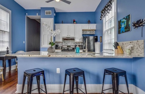 New Orleans House | Adorable Mid City 2 Bedroom Centrally Located!
