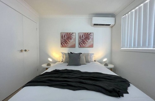Edmondson Park House | Adorable Modern 4 Br House | WiFi & Parking