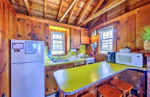 East Sandwich Cottage | Adorable Oceanfront Cottage on Spring Hill Beach