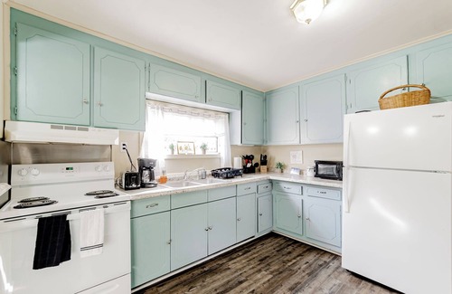 West Columbia Hotel | Adorable on Taylor Both Units
