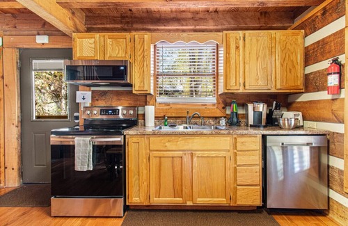 Townsend Cabin | Adorable Riverfront Cabin * EV Chrg * Fish * Swim