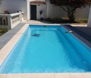 Cers Villa | Adorable Romantique Maison d'hôte, piscine, wifi 4G, proche BEZIERS