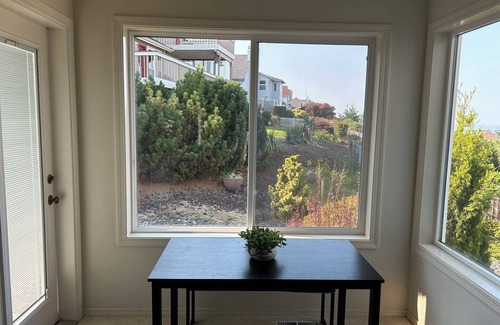 Northeast Tacoma House | Adorable Room in Home! With VIEWS