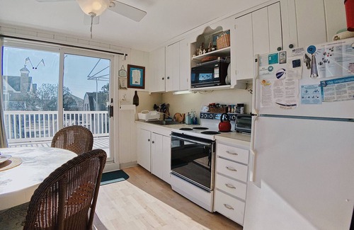 Stone Harbor Condo | Adorable Second Story condo near the Beach and Heart of Stone Harbor!