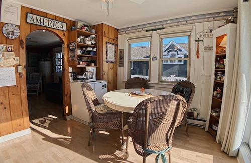 Stone Harbor Condo | Adorable Second Story condo near the Beach and Heart of Stone Harbor!