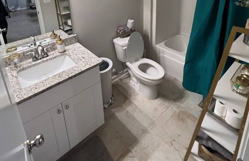 Lilburn Apartment | Adorable studio apartment with free parking