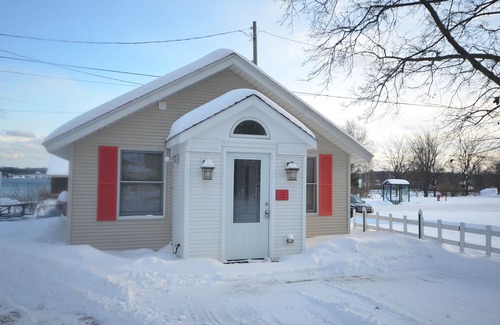 Suttons Bay Cottage | Adorable studio cottage in Suttons Bay. Air conditioning. Pet friendly.