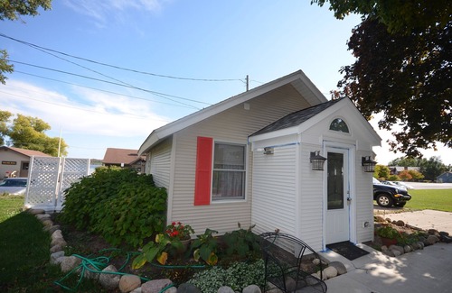 Suttons Bay Cottage | Adorable studio cottage in Suttons Bay. Air conditioning. Pet friendly.