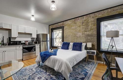 Lower East Side Apartment | Adorable Studio McKinley Beach - Brady St Lower East