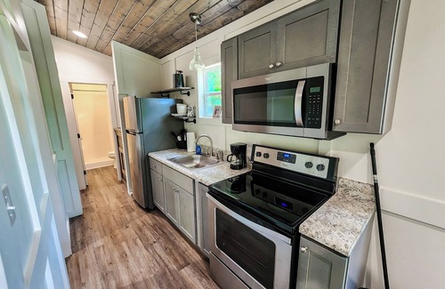 Guntersville Apartment | Adorable Tiny House Cabin- Lake Guntersville