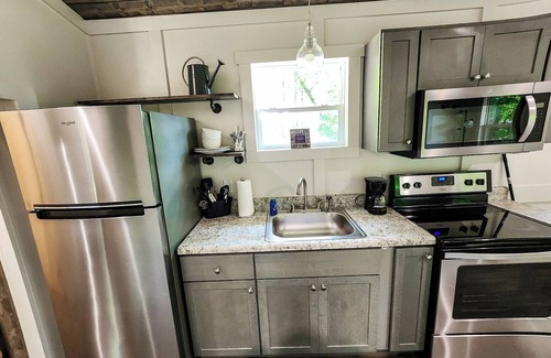 Guntersville Apartment | Adorable Tiny House Cabin- Lake Guntersville
