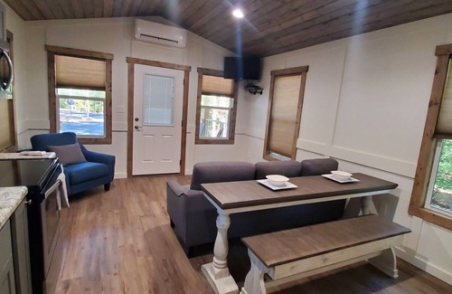 Guntersville Apartment | Adorable Tiny House Cabin- Lake Guntersville