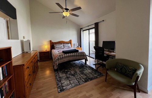 Mission Valley West House | Adorable Townhome Oasis with Abundant Amenities in San Diego - Pet Friendly!