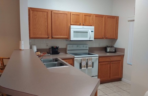 Lake Berkley House | Adorable Townhouse at Magic Resort no fees-1064