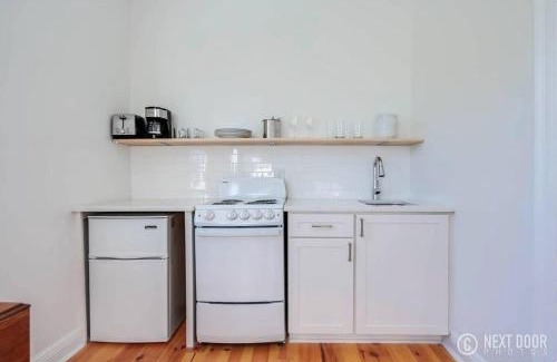 Treme House | Adorable Treme Nook- Renovated Private Apartment