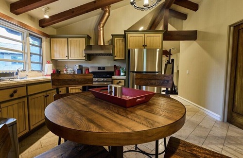 Camarillo House | Adorable Tuscan Get-Away Guesthouse with Gym