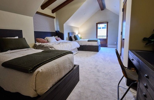 Camarillo House | Adorable Tuscan Get-Away Guesthouse with Gym