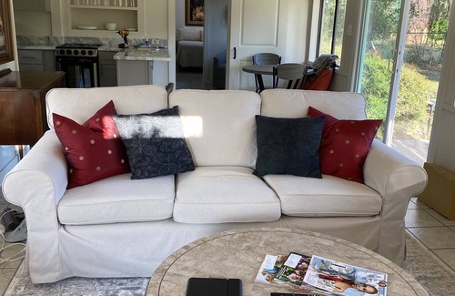 Oak House | Adorable two bedroom guest house with pool