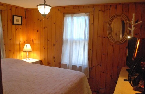Center Conway House | Adorable Waterfront Cottage on Pristine Conway Lake