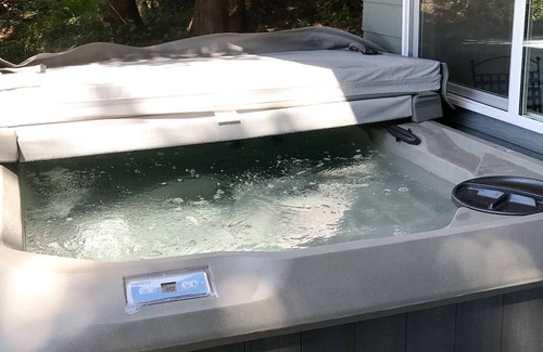 Port Orford Apartment | Adorable waterfront studio with private patio, hot tub, free WiFi, & kitchenette