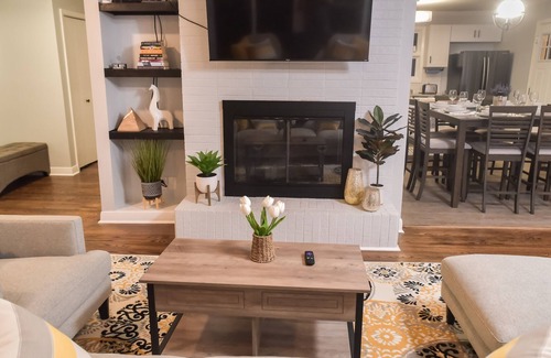 Chapel Hill House | Adorably Renovated Ranch Home Next To UNC Campus
