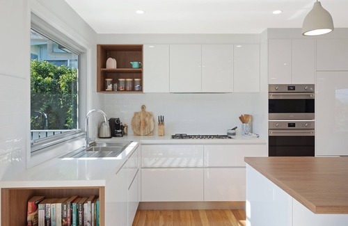 Merimbula Cabin | ADS on Collins - Pet friendly, 4 bedroom home