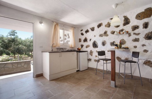 Tuineje House | Adults-Only Holiday Home Alma Eco-Rustic with Shared Pool and Terrace