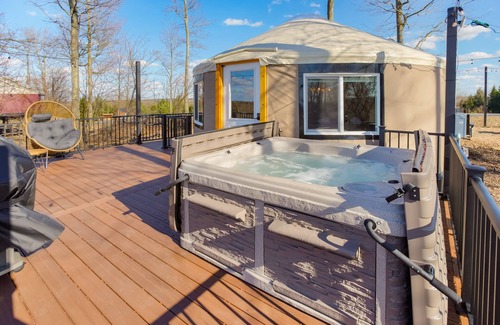 Knox Dale House | Adventure Abode YURT | Wheelchair Ramp, HOT TUB + Views!