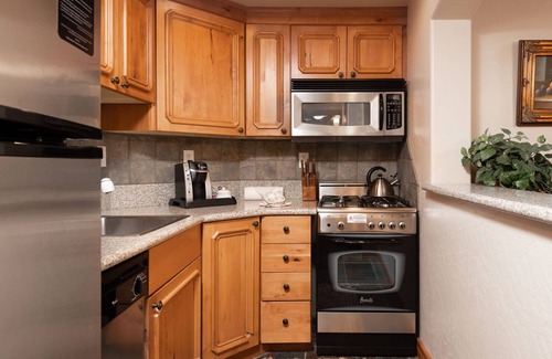 Midway Villa | Adventure Hub~Backcountry Ski|Snowmobile|Scuba Diving Villa 3035-2