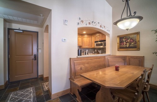 Midway Villa | Adventure Hub~Nordic Ski, Snowmobile & Snow Shoeing Villa 3088