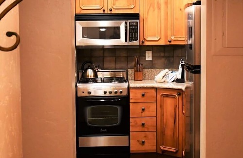 Midway Villa | Adventure Hub~Nordic Ski, Snowmobile & Snow Shoeing Villa 3050-2