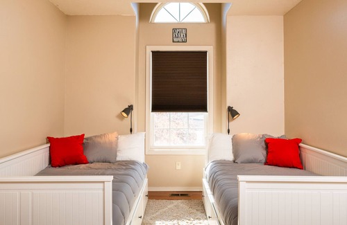 Redmond House | Adventure Hub - Quiet Neighborhood