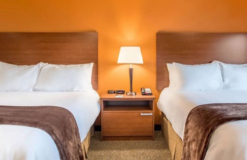 Kalispell Hotel | Adventure-Ready Pet Friendly Room Near Glacier Park w/Kitchen!