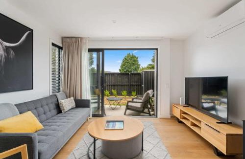 Albert Town Apartment | Adventure Riverside Retreat