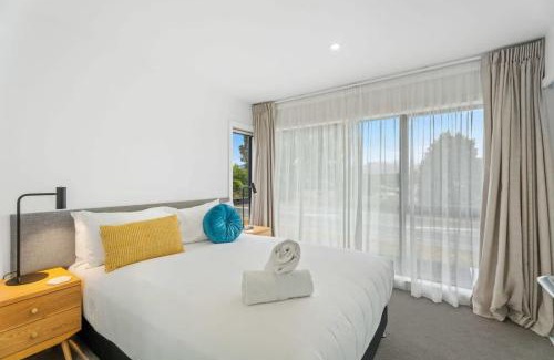 Albert Town Apartment | Adventure Riverside Retreat