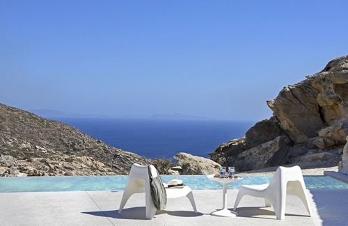 Ios Villa | Aetos soaring over the Aegean Sea