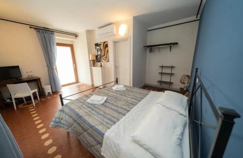 San Terenzo Monti Apartment | Affittacamere Borgo degli Artisti boutique rooms