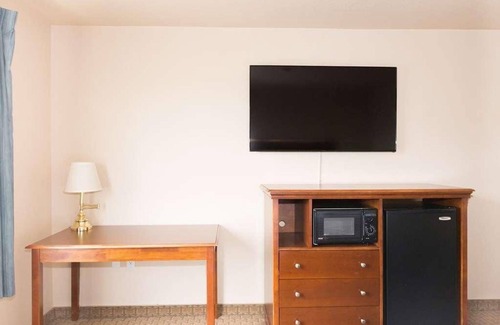 McMinnville Hotel | Affordability Meets Comfort! Pets Allowed, Near Eyrie Vineyards!
