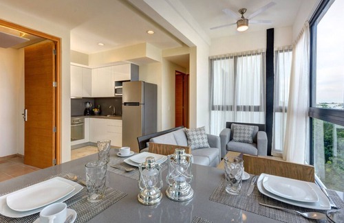 Downtown Condo | Affordable 2 Bedroom, Rooftop Pool, Balcony, Security, Garage, Smart TV 407n