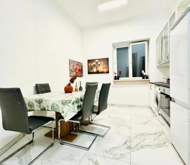 Liesing Apartment | Affordable 5 Bedroom Apartment, Near Atzgersdorf Park