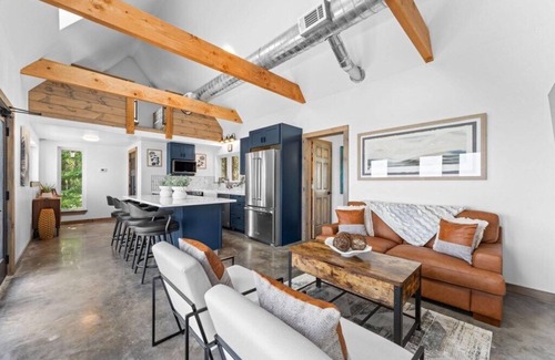 Jasper House | Affordable Arkansas Grand Canyon View with Hot Tub