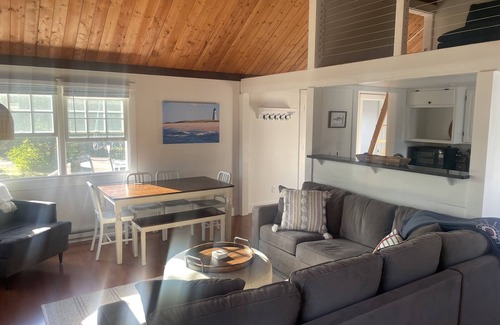 Nantucket House | AFFORDABLE, COMFORTABLE & CLEAN Mid-Island South of Town House